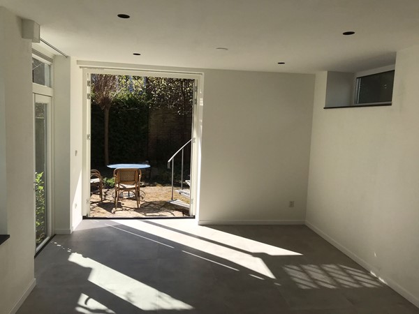 Foto - Te huur: Zeer ruim en nieuwbouw 1 slaapkamer appartement te huur in de Binnen stad van Maastricht met een prachtige privétuin TOPPER!